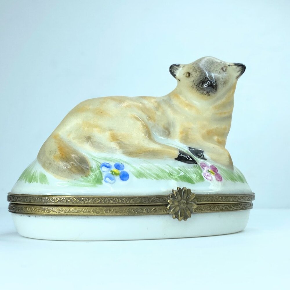 Chelsea House Park Royal Limoges France Lamb resting large trinket A162